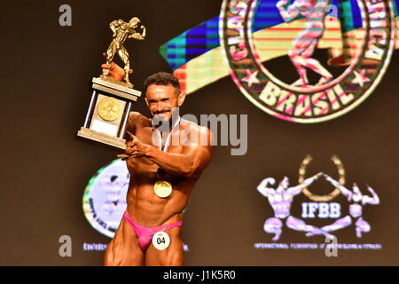 Concurrent au cours de la compétition de culturisme, catégorie jusqu'à 70 kg, à l'Arnold Classic l'Amérique du Sud, de l'événement tenu à la Transamerica Expo Center, zone sud de São Paulo (SP), le vendredi matin, l'Arnold Classic fait ses débuts à São Paulo, après quatre ans à Rio de Janeiro, avec des chiffres. (PHOTO : EDUARDO CARMIM/BRÉSIL PHOTO PRESSE) Banque D'Images