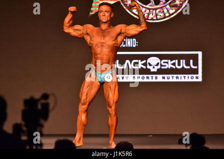 Concurrent au cours de la compétition de culturisme, catégorie jusqu'à 70 kg, à l'Arnold Classic l'Amérique du Sud, de l'événement tenu à la Transamerica Expo Center, zone sud de São Paulo (SP), le vendredi matin, l'Arnold Classic fait ses débuts à São Paulo, après quatre ans à Rio de Janeiro, avec des chiffres. (PHOTO : EDUARDO CARMIM/BRÉSIL PHOTO PRESSE) Banque D'Images