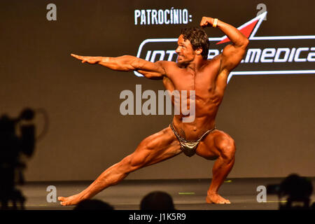 Concurrent au cours de la compétition de culturisme, catégorie jusqu'à 70 kg, à l'Arnold Classic l'Amérique du Sud, de l'événement tenu à la Transamerica Expo Center, zone sud de São Paulo (SP), le vendredi matin, l'Arnold Classic fait ses débuts à São Paulo, après quatre ans à Rio de Janeiro, avec des chiffres. (PHOTO : EDUARDO CARMIM/BRÉSIL PHOTO PRESSE) Banque D'Images