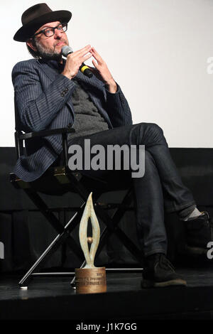 Philadelphia, PA, USA. Apr 21, 2017. Fisher Stevens représentée à la séance inaugurale de l'environnement Philadelphia Film Festival où il a reçu la première du festival à la défense de l'environnement Award pour son film, avant l'inondation sur le Prince Theatre de Philadelphie, PA, le 21 avril 2017 CHAMBRE*** ***COUVERTURE Crédit : Star Shooter/media/Alamy Punch Live News Banque D'Images