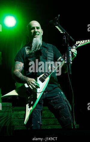 Las Vegas, NV, USA. Apr 21, 2017. Scott Ian d'Anthrax sur scène pour 2017 Las Stique Festival - FRI, centre-ville de Las Vegas Events Center, Las Vegas, NV 21 avril 2017. Credit : JA/Everett Collection/Alamy Live News Banque D'Images