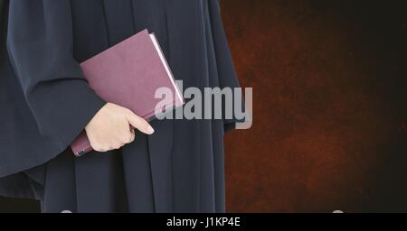 Digital composite de milieu de juge holding book Banque D'Images