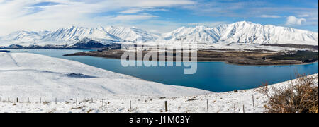 Vue panoramique sur le Lac Tekapo, Sud de l'île de la Nouvelle-Zélande Banque D'Images