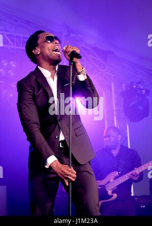 La chanteuse soul Lemar effectuant à Cornbury Festival, Oxfordshire, du 8 juillet 2016 Banque D'Images