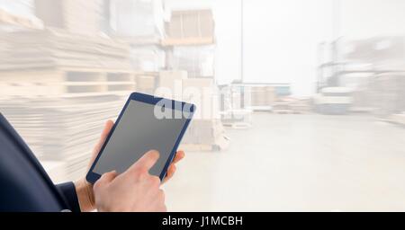 Portrait de businessman using digital tablet in warehouse Banque D'Images