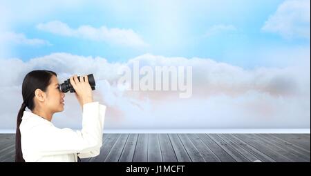 Composite numérique numérique de l'image composite de businesswoman looking through binoculars sur boardwalk Banque D'Images