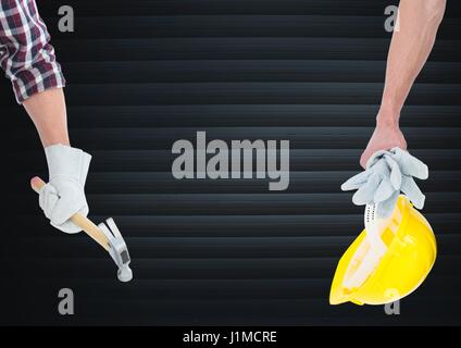 Digital composite de pair avec le marteau et la main avec tellow hat in front of blind Banque D'Images