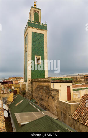 Vues à partir de la madrasa Bou Inania toit-terrasse en médina de Meknès, Maroc Banque D'Images