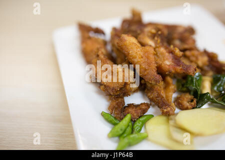 Ailes de poulet frit sour Banque D'Images