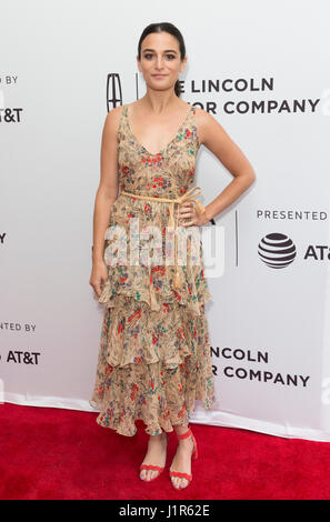 New York, États-Unis. Apr 21, 2017. Jenny Slate robe porter Etro Milan assiste à l'Oryctérope Premiere pendant 2017 Tribeca Film Festival at Chelsea SVA Theater Crédit : Lev Radin/Pacific Press/Alamy Live News Banque D'Images