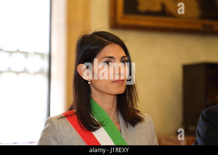 Maire de Rome, Virginie Raggi au cours de conférence de presse pour la présentation de l'exposition 'Michelangelo, Capolavori ritrovati" (Photo : Matteo Nardone/Pacific Press) Banque D'Images
