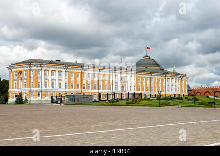 Vue sur le Palais du Sénat sur le Kremlin de Moscou, Place Ivanovskaya, Russie Banque D'Images