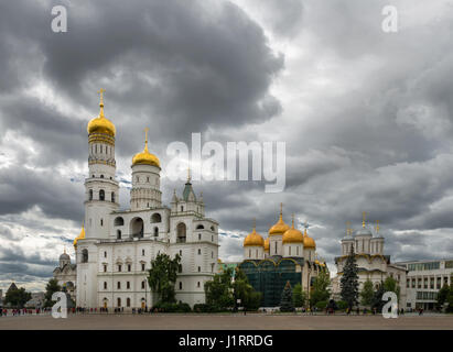 L'intérieur du mur du Kremlin - Ivan le Grand clocher, Ivan le Grand Bell, Place de la Cathédrale, Kremlin de Moscou, Rus Banque D'Images