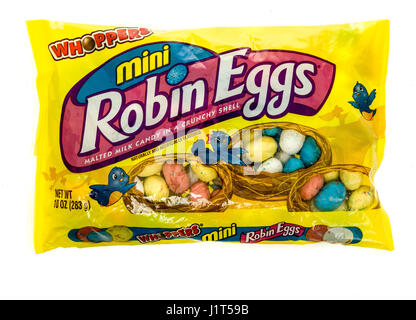 Winneconne, WI - 16 Avril 2017 : un sac de Whoppers robin mini oeufs sur un fond isolé. Banque D'Images