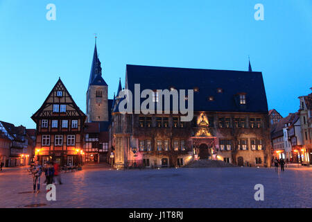 Hôtel de ville dans la soirée, Quedlinburg, Saxe-Anhalt, Allemagne, Europe Banque D'Images