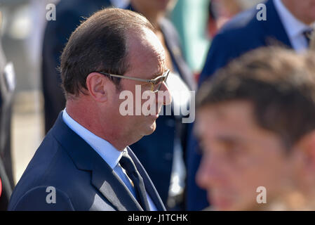 Buenos Aires, Argentine - 25 Février 2016 : Le Président français François Hollande, honore les victimes de la dictature argentine avec une visite au Monument aux victimes du terrorisme d'État. Banque D'Images