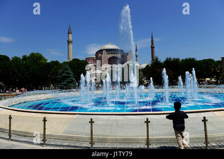 Aya Sofya vu du parc de Sultanahmet à Istanbul. Banque D'Images