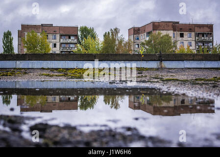 Vue du toit de l'école secondaire no 2 dans la ville fantôme de Pripyat Tchernobyl Zone d'aliénation autour de réacteur nucléaire, catastrophe, Ukraine Banque D'Images