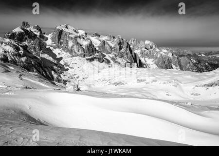 Le groupe de montagne Pale di San Martino, les sommets du nord. Les Dolomites. Alpes Italiennes. Europe. Banque D'Images