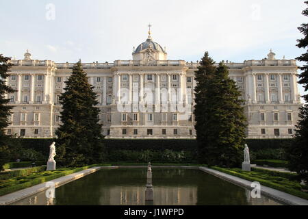 Palacio Real (Palais Royal), Madrid, Espagne vue depuis les jardins de Sabatini (Jardines de Sabatini) Banque D'Images