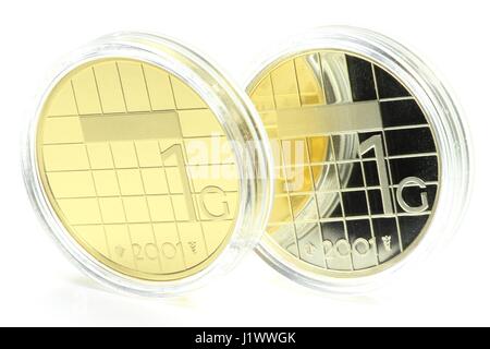 Des questions d'or et d'argent du florin néerlandais 1 coin isolé sur fond blanc Banque D'Images