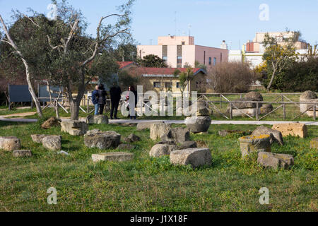 De simples tombes ronde taillée dans la roche au cours de l'inhumation crémation Villanovan période, autour du 9e siècle avant J.-C. peut être vu à la Nécropole de Monterozzi Banque D'Images