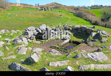 Fulacht fiadh'abreuvoir et cheminée bâtiment au cercle de pierres de Drombeg, comté de Cork, Irlande, République d'Irlande Banque D'Images