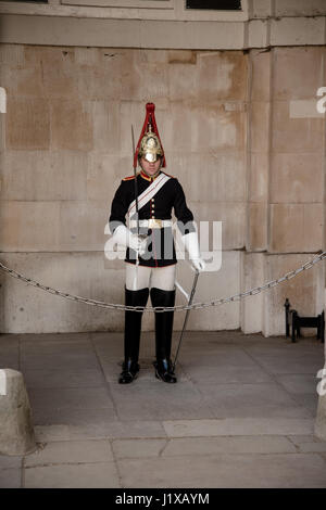 Soldat monté, Blues et Royals, Horse Guards, Londres, Royaume-Uni. Banque D'Images