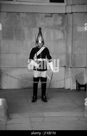 Soldat monté, Blues et Royals, Horse Guards, Londres, Royaume-Uni. Banque D'Images