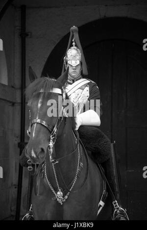 Soldat monté, Blues et Royals, Horse Guards, Londres, Royaume-Uni. Banque D'Images