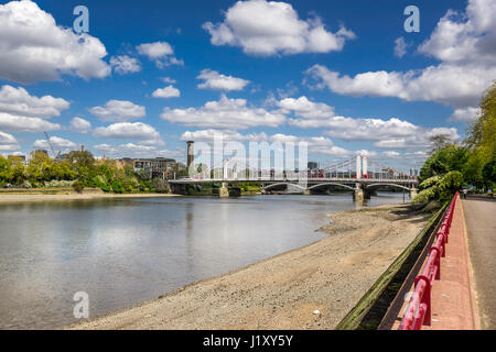 Chelsea Bridge de Battersea Park Banque D'Images