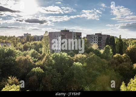 Bâtiments dans la ville fantôme de Pripyat dans la centrale nucléaire de Tchernobyl d'aliénation de la zone autour de la catastrophe du réacteur nucléaire, de l'Ukraine Banque D'Images