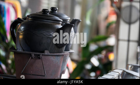 Taipei, Taiwan - Apr 21, 2017 : Monga, ce nom Wanhua, berceau de la ville de Taipei, la ville la plus ancienne rue de l'ombre hat site cuisine bouche Daxi Banque D'Images