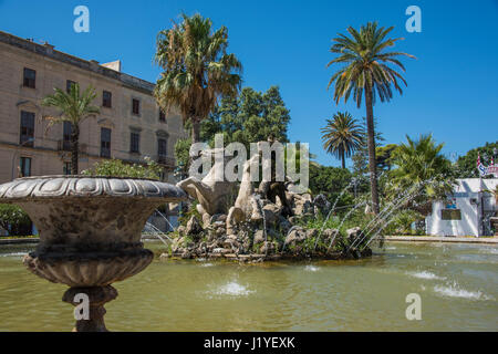 La Fontana del Tritone (fontaine du Triton) dans le centre de Trapani, Sicile Banque D'Images