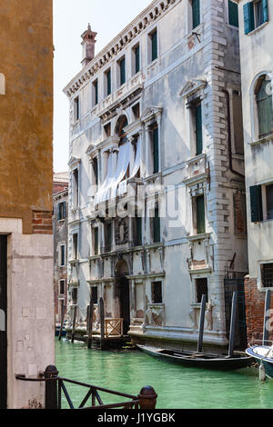 Voyage d'Italie - Maisons de vacances au bord du rio de la Pieta canal in Venice city au printemps Banque D'Images