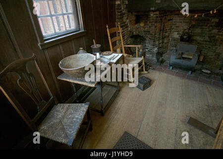 Une chambre dans la Maison de Paul Revere à Boston au Massachusetts. Banque D'Images