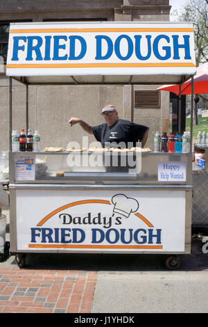 La nourriture frite du papa panier qui se spécialise dans la frite crème de Boston. Dans les communes de Boston, Boston, Massachusetts Banque D'Images