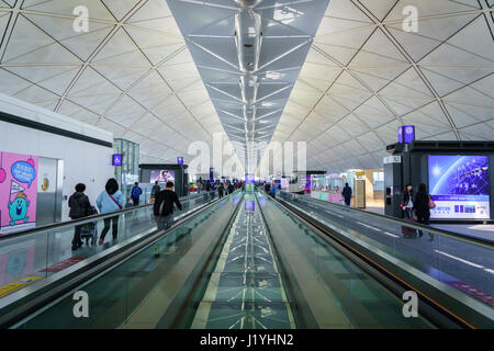 Hong Kong - circa Mars 2017 : l'intérieur de la zone d'embarquement de l'Aéroport International de Hong Kong. C'est le principal aéroport de Hong Kong. Banque D'Images