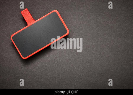 Label rouge sur le tableau Banque D'Images