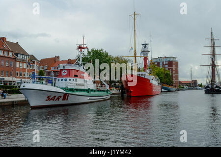 Fichier - Un fichier photo datée du 30 septembre 2016 indique le port d'Emden, en Allemagne. Photo : AFP Banque D'Images