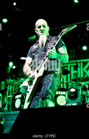 Las Vegas, USA. Apr 21, 2017. Las Vegas, Nevada, 21 avril 2017 - Scott Ian, guitariste d'Anthrax Stique atLas dans le centre-ville Centre de l'événement (DLVEC) à Las Vegas Nevada Crédit : Ken Howard/Alamy Live News Banque D'Images