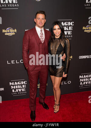 Las Vegas, NV, USA. Apr 21, 2017. Channing Tatum et Jenna Dewan-Tatum assister à la Soirée d'ouverture de MAGIC MIKE VIVRE LAS VEGAS au Hard Rock Hotel & Casino Crédit : Erik Kabik Photography/media/Alamy Punch Live News Banque D'Images