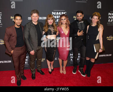 Las Vegas, NV, USA. Apr 21, 2017. Luke Broadlick, Vincent Marini, Alison Faulk, Teresa Espinosa, Jack Rayner et Rachel O'Toole (Créatif) à la Soirée d'ouverture de MAGIC MIKE VIVRE LAS VEGAS au Hard Rock Hotel & Casino Crédit : Erik Kabik Photography/media/Alamy Punch Live News Banque D'Images