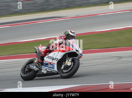 Austin, Texas, États-Unis. 22 avr, 2017. L'équipe Ducati #  99 Jorge Lorenzo qui sortent du tour 14. Credit : Hoss Mcbain/ZUMA/Alamy Fil Live News Banque D'Images