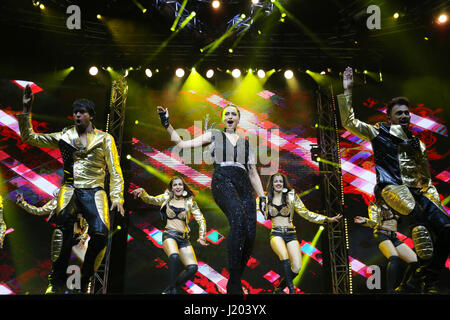 Sydney, NSW, Australie. 22 avr, 2017. Superstar bollywoodienne Sonakshi Sinha effectuant à l'Da-Bangg Tour à l'Arène Qudos Bank Crédit : Christopher Khoury/presse australienne/ZUMA/Alamy Fil Live News Banque D'Images