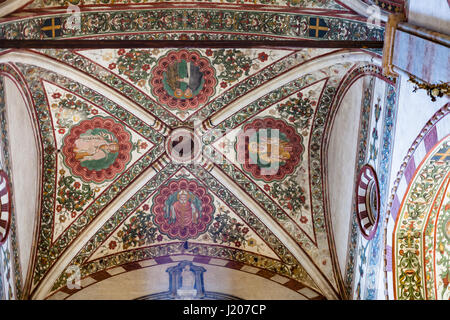 Vérone, ITALIE - 27 mars 2017 : plafond de chiesa di Sant'Anastasia à Vérone ville. Sant Anastasia est une église de l'Ordre dominicain à Vérone, il wa Banque D'Images