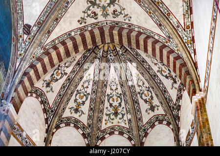 Vérone, ITALIE - 27 mars 2017 : plafond peint de chiesa di Sant'Anastasia à Vérone ville. Sant Anastasia est une église de l'Ordre dominicain à Veron Banque D'Images