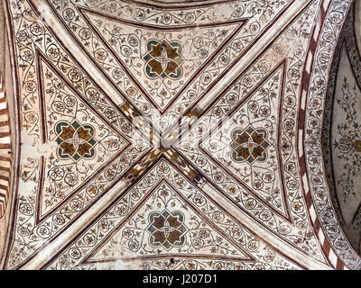 Vérone, ITALIE - 27 mars 2017 : ornamental dans chiesa di Sant'Anastasia à Vérone ville. Sant Anastasia est une église de l'Ordre dominicain en ve Banque D'Images