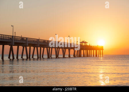 Dania Beach pier pêche au lever du soleil. Hollywood Beach, Florida, United States Banque D'Images