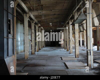 L'intérieur de l'usine industrielle abandonnée Banque D'Images